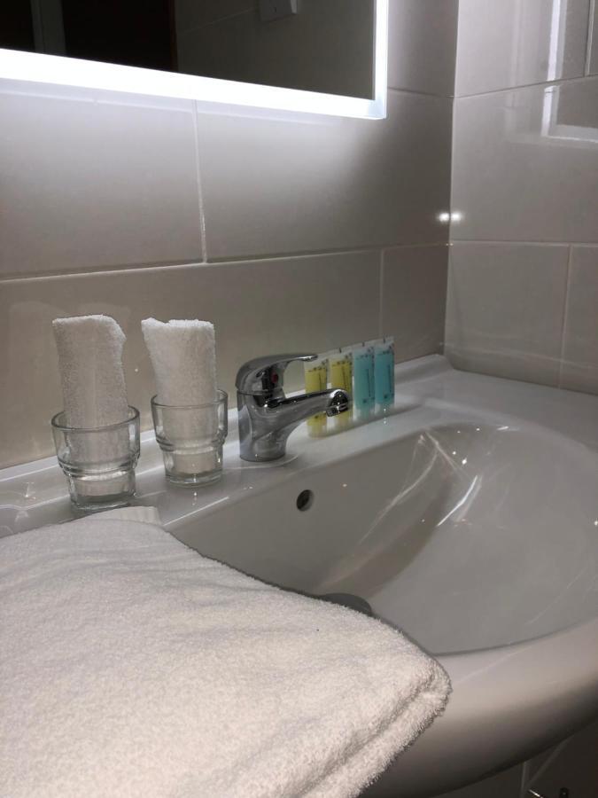 Tully'S Hotel Castlerea 외부 사진